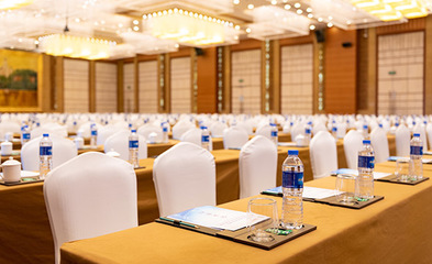 逍品商旅 專業廣告設計，塑造品牌高端形象